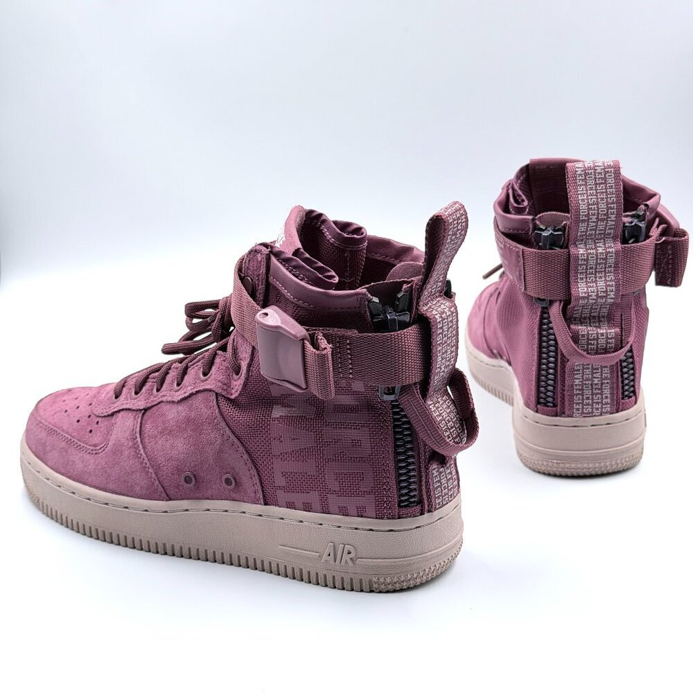 Nike Wmns SF Air Force 1 Mid 'Force Is Female'